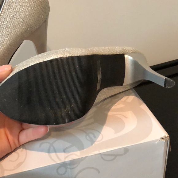 Shi Light Silver Sparkly Heel - Picture 3 of 3